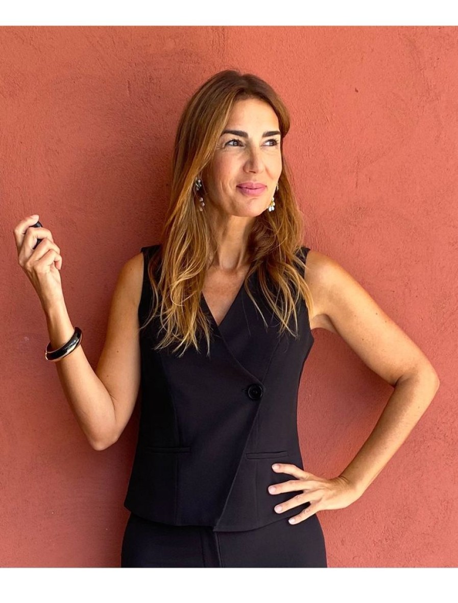 Nuria Cobo Camisas Y Tops | Chaleco Chic Negro